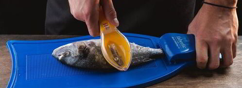 дорада, запеченная с пряными травами и лимоном. Шаг 2