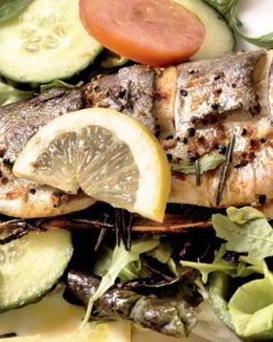 Форель, запеченная с укропом и лимоном