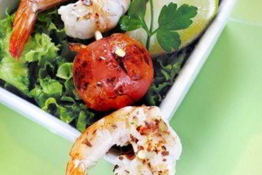 Рецепт креветок с помидорами черри на шпажках