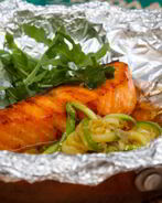 Лосось с лапшой из цукини