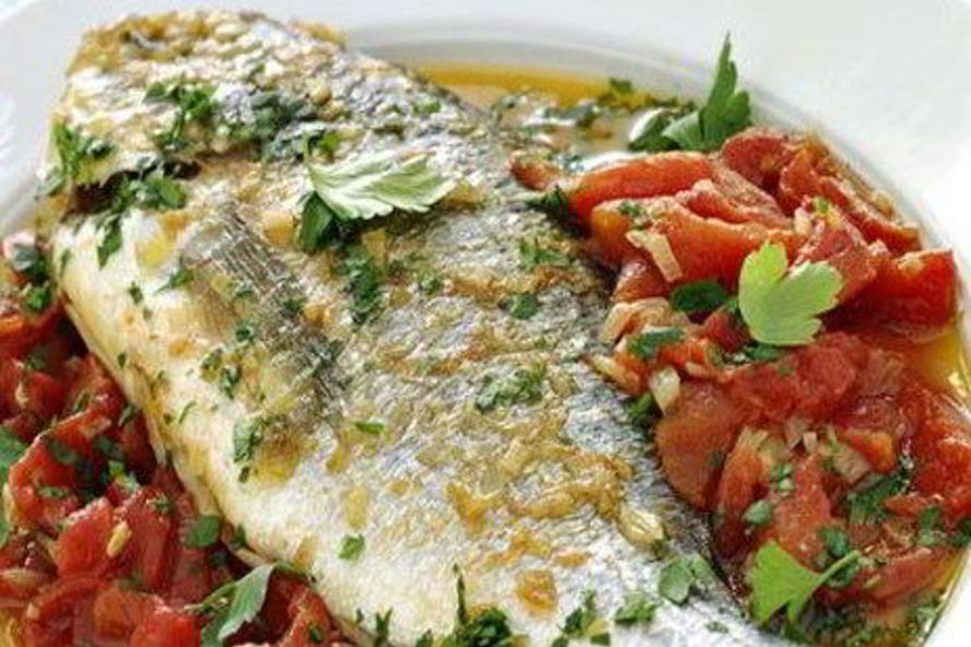 Рецепт морского леща с томатами