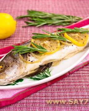 Рыба с розмарином, запеченная в фольге