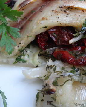 Рыба с вялеными томатами