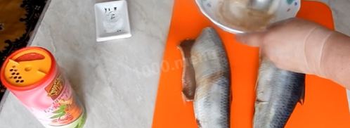 селедка в духовке запеченная в фольге. Шаг 3