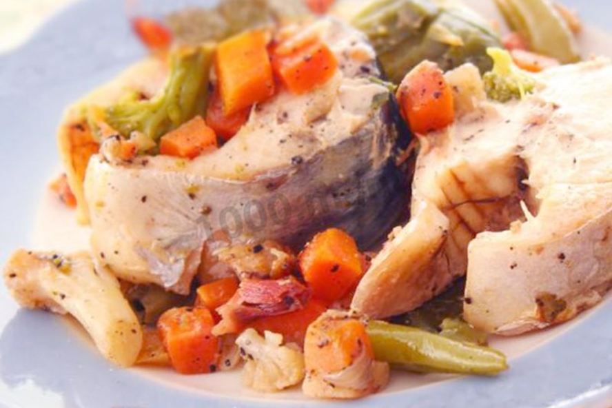 Рецепт скумбрии с луком и морковью в духовке запеченная