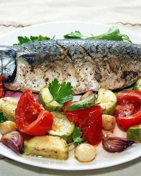 Скумбрия с овощами в духовке
