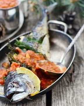 Скумбрия в томатном соусе