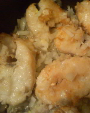 Судак, жареный с луком