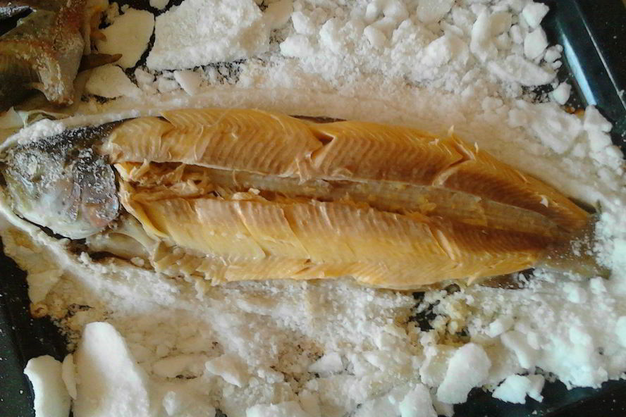Рецепт свежей рыбы в корочке из соли