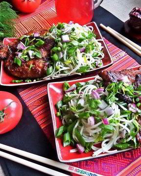 Запеченная скумбрия с японской лапшой