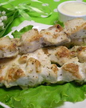 Куриные шашлычки на шпажках в духовке для детей