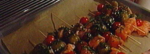 шашлычки из лосося с молодой картошкой под чесночным соусом айоли. Шаг 4