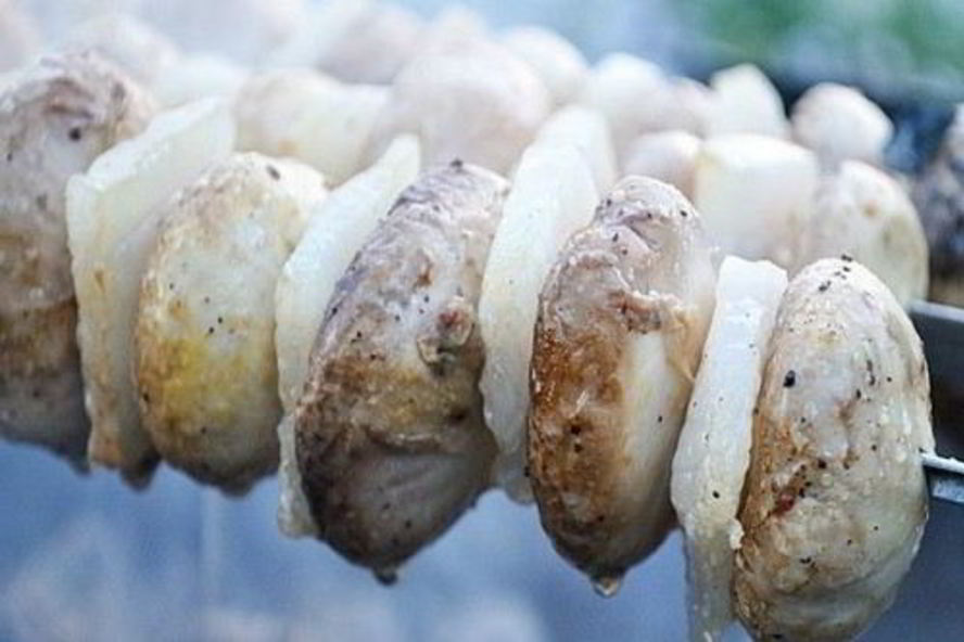 Рецепт шашлыка из шампиньонов с салом