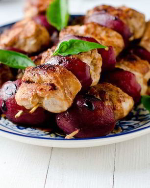 Шашлык из свинины со сливами на гриле