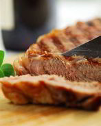 Говяжьи стейки в мандариновом маринаде