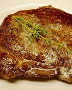 Стейк из свинины на сковороде