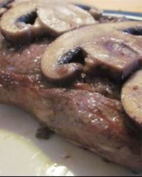 Стейк с грибами