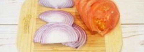 стейк с томатным салатом и сливочным шпинатом. Шаг 2