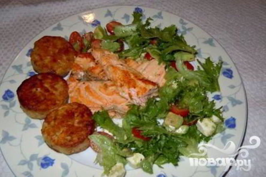 Рецепт стейков из семги, маринованные в дижонской горчице с зеленым салатом