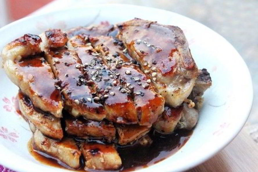 Рецепт свиных стейков с соусом из черного перца