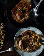 Телячий стейк с лисичками