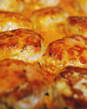 Курино-свинные тефтели, запеченные в соусе