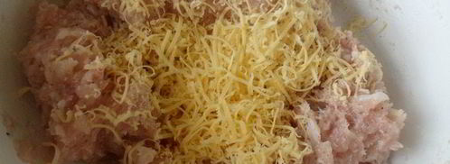 куриные тефтели с базиликом и томатным соусом. Шаг 2