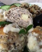 Куриные тефтели с сюрпризом в сливочном соусе