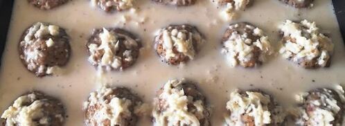 куриные тефтели с сюрпризом в сливочном соусе. Шаг 10