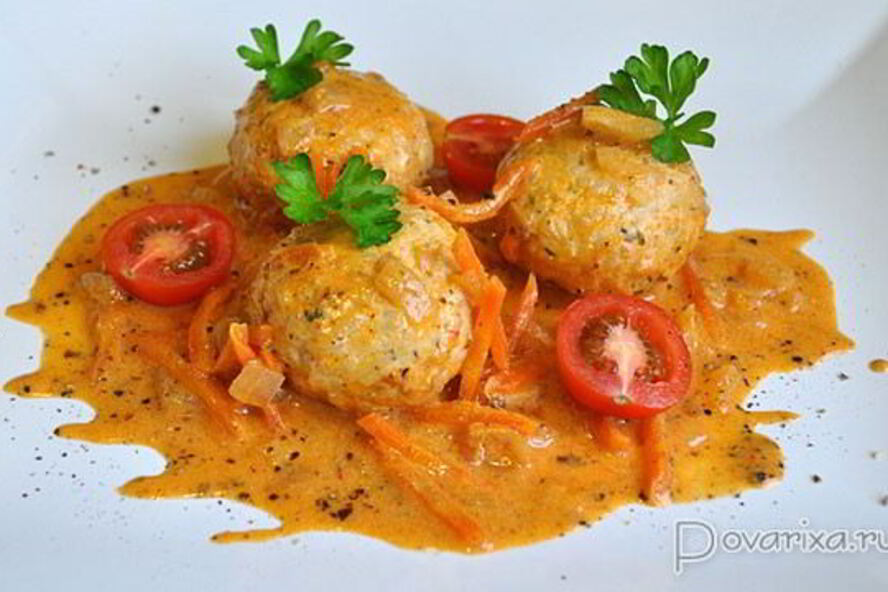 Рецепт куриных тефтелей в сметанно-томатнома соусе