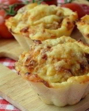 Куриные тефтельки в картофельных корзиночках с сыром