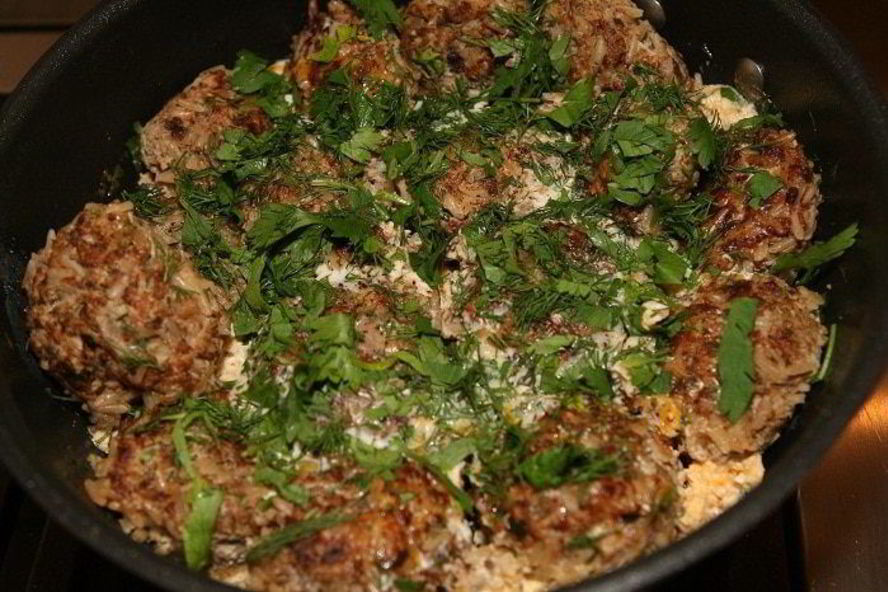 Рецепт мясных тефтелек с рисом и зеленью