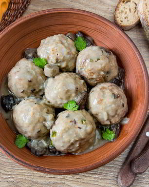 Нежные тефтели в грибном соусе