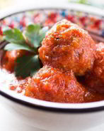 Тефтели из фасоли в томатной подливке