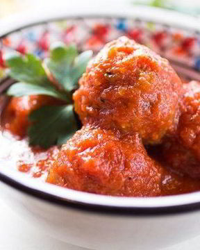 Тефтели из фасоли в томатной подливке