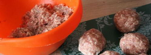 тефтели из говядины с рисом в соусе из овощного сока. Шаг 3