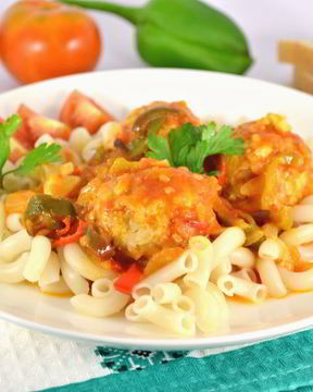 Тефтели куриные в соусе из томатов и сладкого перца