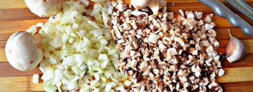 тефтели с грибами в томатном соусе. Шаг 3