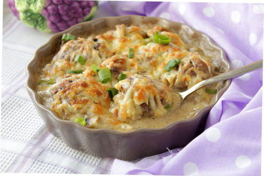 Рецепт тефтелей в грибном соусе под сыром