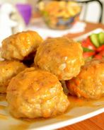 Тефтели в сметанно томатном соусе на сковороде