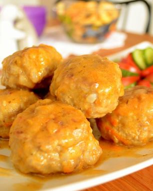 Тефтели в сметанно томатном соусе на сковороде