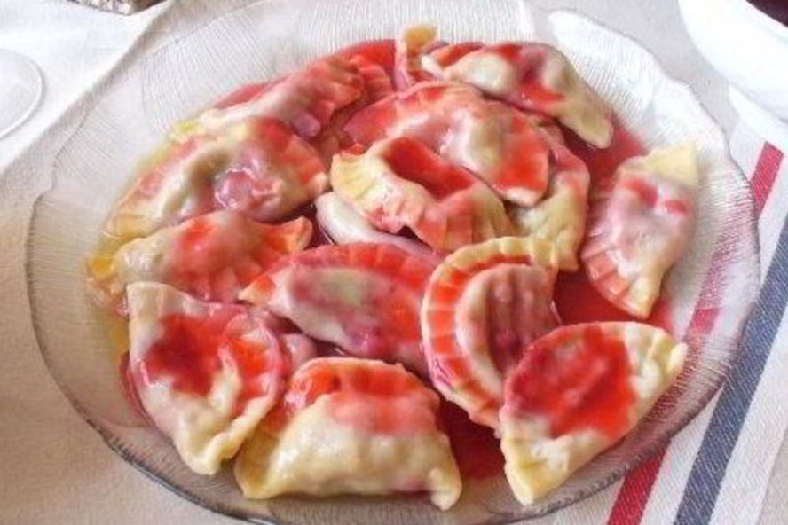 Рецепт домашних вареников со свежей малиной