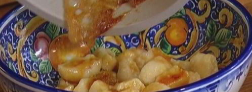 ленивые вареники с клубникой и базиликом. Шаг 8