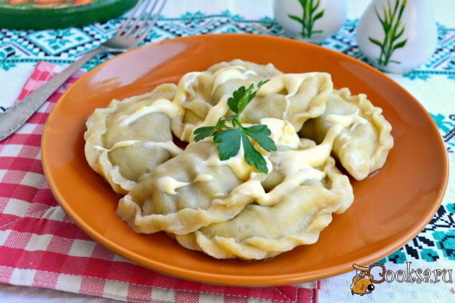 Рецепт вареников из яичного теста с курицей и баклажанами