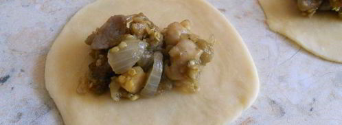 вареники из яичного теста с курицей и баклажанами. Шаг 6