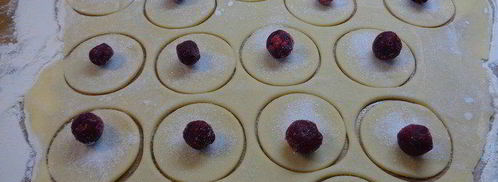 вареники из заварного теста с вишней. Шаг 6