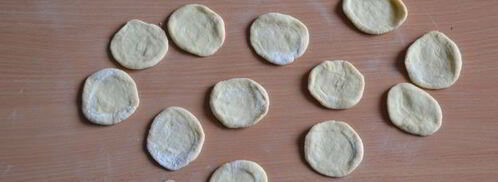 вареники с клубникой на кефире. Шаг 7