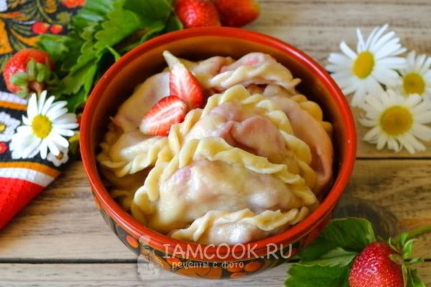 Рецепт вареников с клубникой на воде