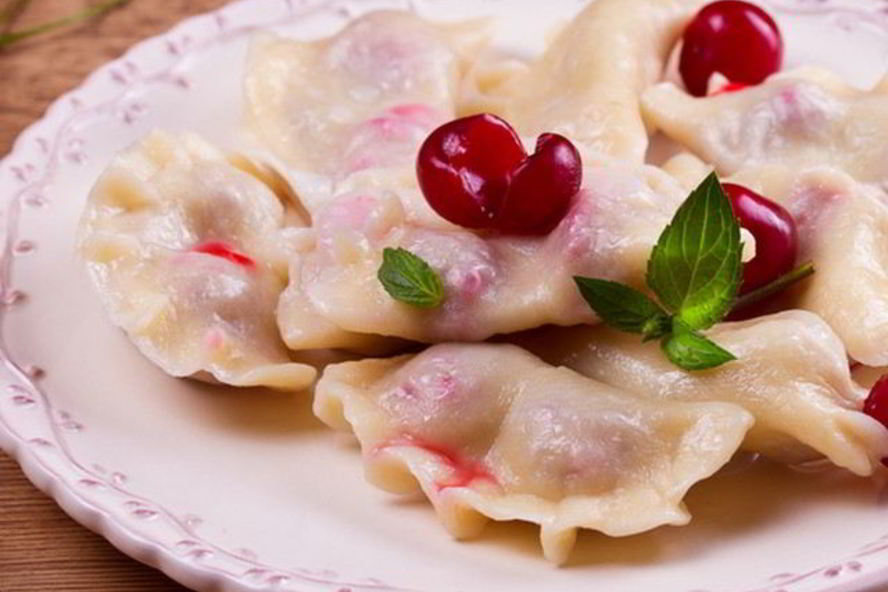 Рецепт вареников с творогом и вишней