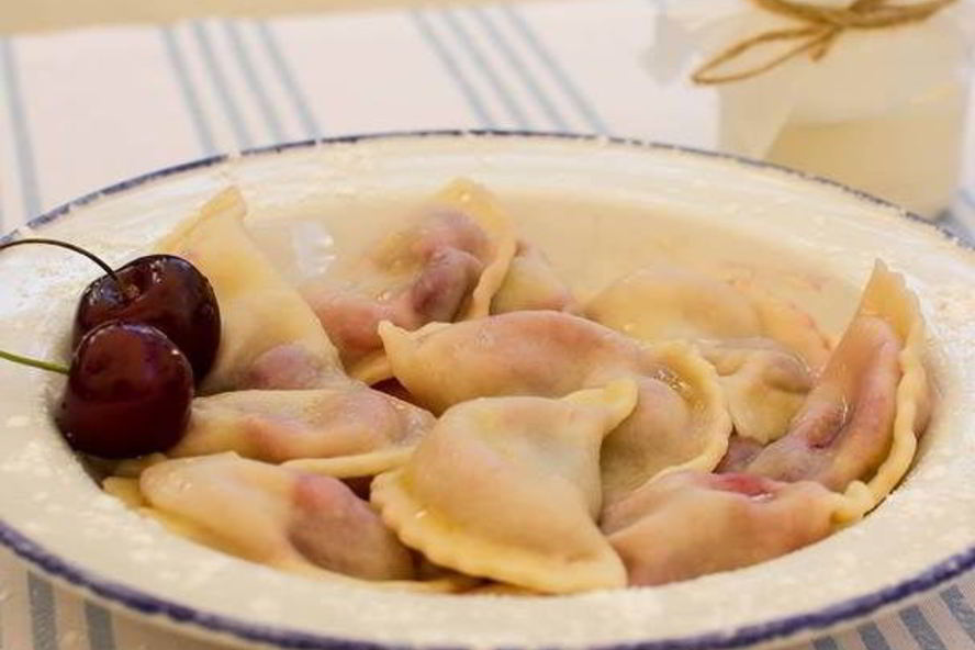 Рецепт вареников с вишней по-одесски
